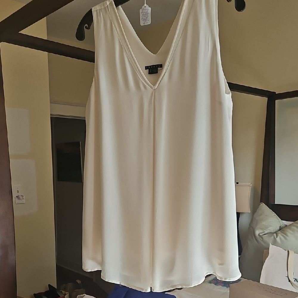 Theory Cream V-Neck Sleeveless Blouse